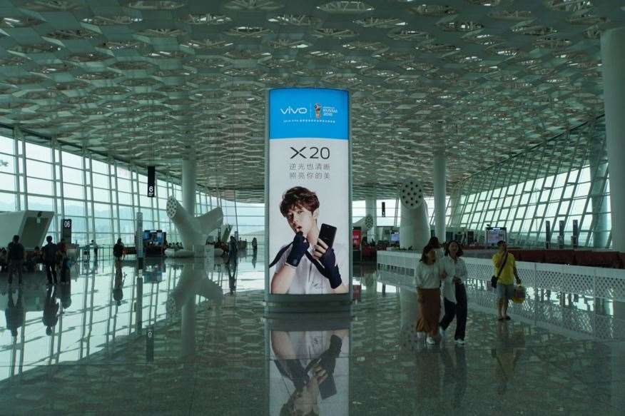深圳宝安机场航站楼三层国际候机区图腾灯箱媒体广告