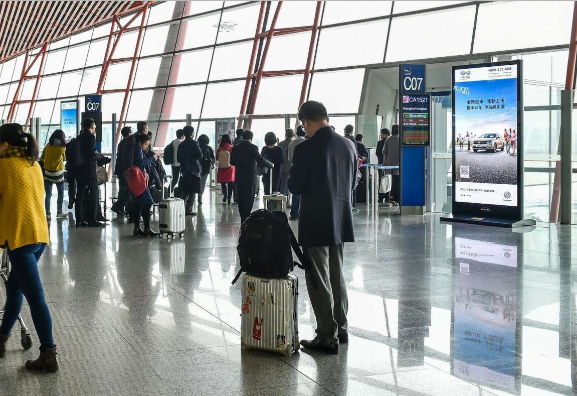 北京首都国际机场T3国内出发刷屏机广告