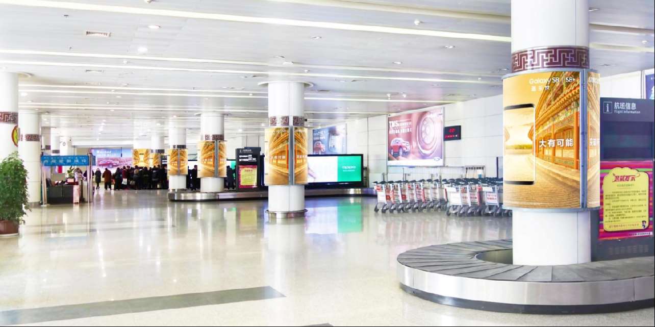 拉萨贡嘎机场到达包柱灯箱套装广告
