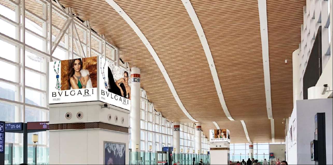 西藏林芝米林机场出发大厅风塔体灯箱套装广告
