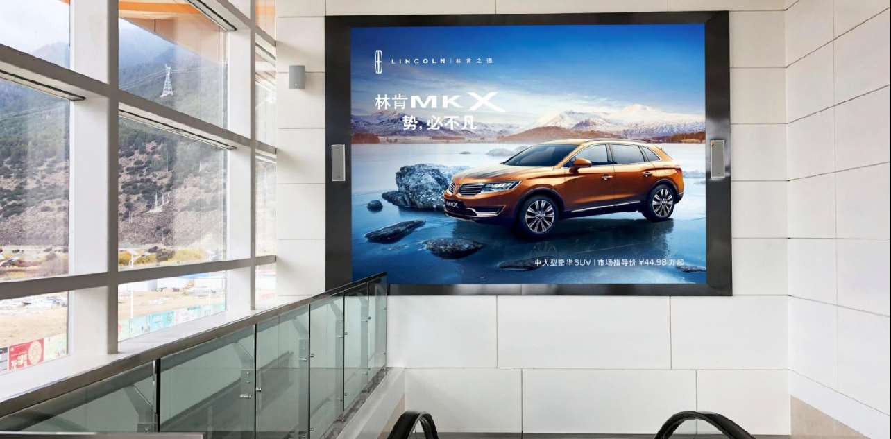 西藏林芝米林机场到达扶梯梯眉LED广告
